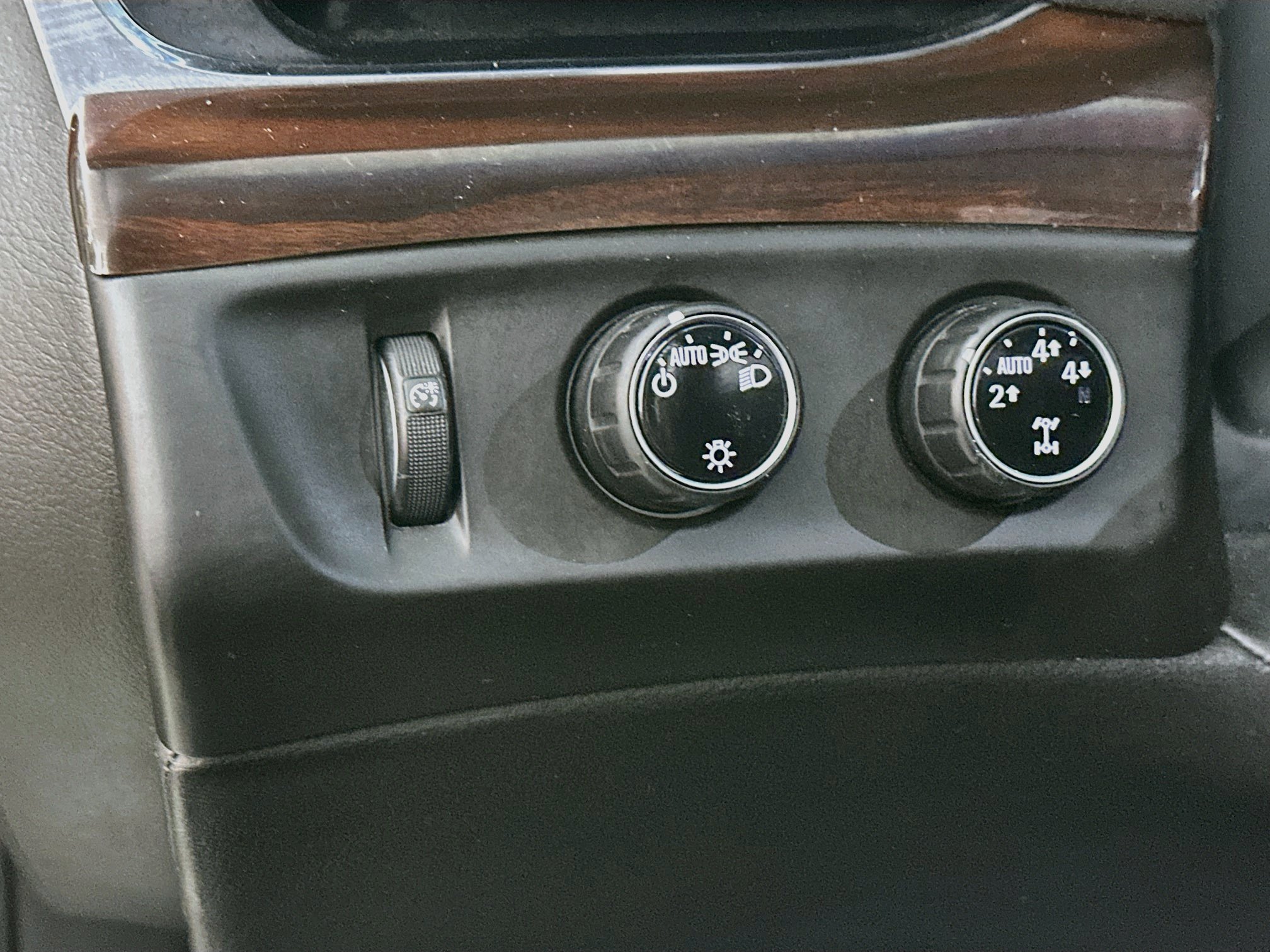 Used 2015 Cadillac Escalade Luxury AWD/4WD image 10