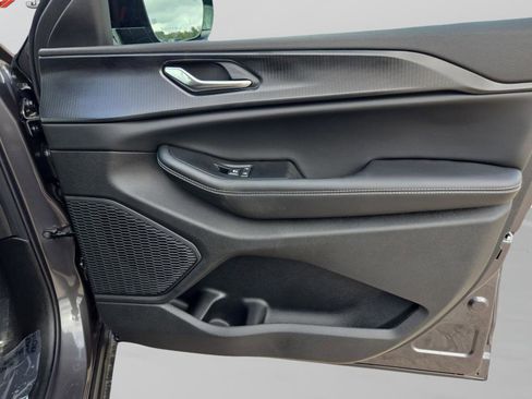 New 2025 Jeep Grand Cherokee Altitude RWD image 31