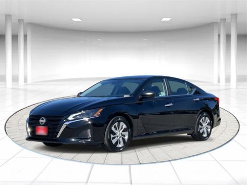 Used 2025 Nissan Altima 2.5 S image 1