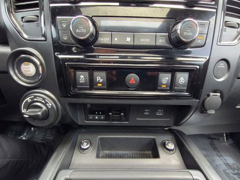Used 2021 Nissan Titan PRO-4X w/ Pro-4x Convenience Package AWD/4WD image 26