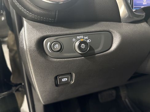 Used 2021 Chevrolet Blazer LT FWD image 20