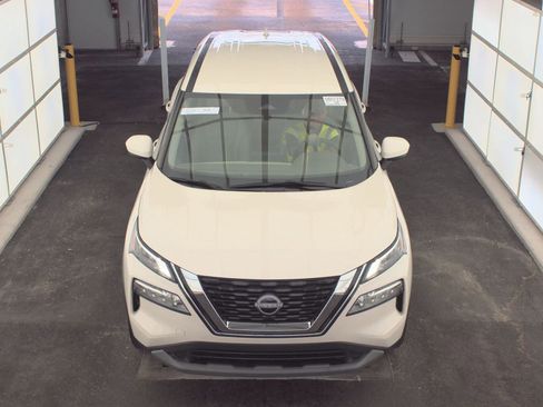Used 2023 Nissan Rogue SV FWD image 2