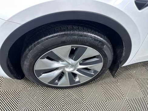 Used 2021 Tesla Model Y Long Range image 10