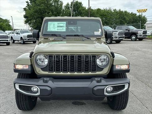 Certified 2025 Jeep Gladiator Sport w/ Premium Package AWD/4WD image 9