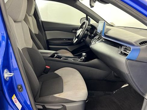 Used 2019 Toyota C-HR XLE image 18