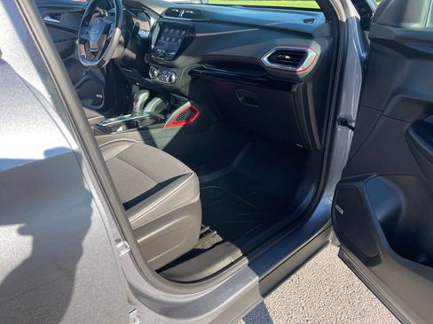 Used 2021 Chevrolet TrailBlazer RS w/ Sun and Liftgate Package AWD/4WD image 19