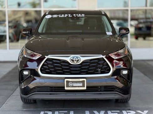 Certified 2022 Toyota Highlander XLE image 6