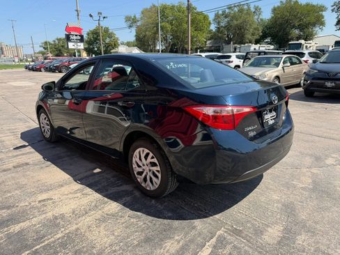 Used 2018 Toyota Corolla LE w/ Carpet Mat Package (TMS) FWD image 5