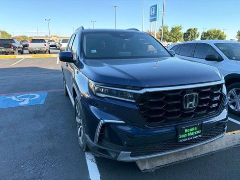 Used 2024 Honda Pilot Touring image 3