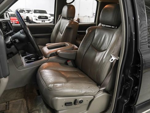 Used 2003 Chevrolet Suburban LT w/ LT Preferred Equipment Group RWD image 24