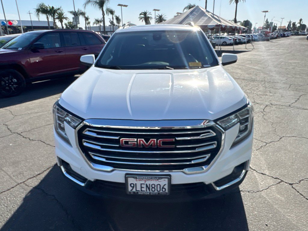 Used 2023 GMC Terrain SLT w/ LPO, Cargo Package FWD image 2