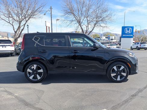 Used 2020 Kia Soul EX image 2