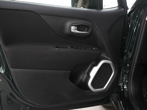 Used 2021 Jeep Renegade Sport image 17