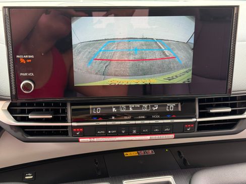 Used 2026 Toyota Sienna XLE FWD image 28
