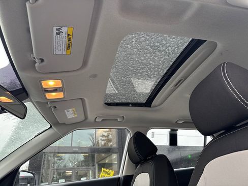 Used 2025 Hyundai Venue SEL image 19