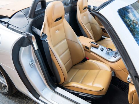 Used 2012 Mercedes-Benz SLS AMG Roadster image 32