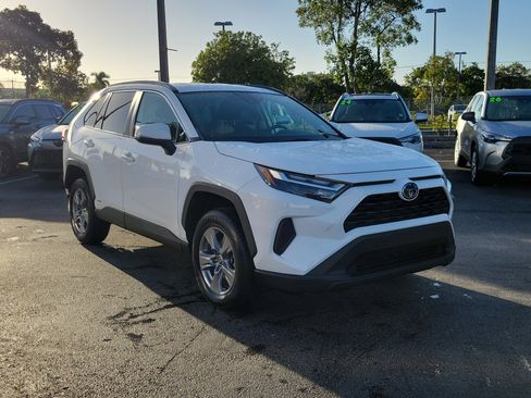 Used 2022 Toyota RAV4 XLE image 4