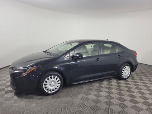 Used 2021 Toyota Corolla LE FWD image 2
