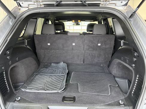 Used 2020 Jeep Grand Cherokee Laredo w/ Security & Convenience Group image 23