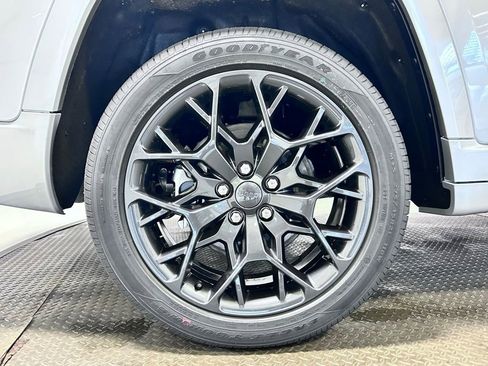 New 2026 Jeep Grand Cherokee L Summit AWD/4WD image 34