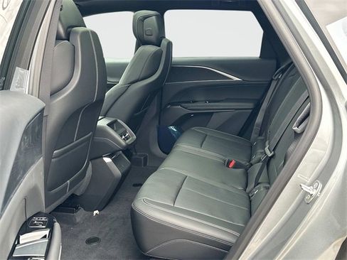 Used 2025 Cadillac Lyriq Luxury image 11