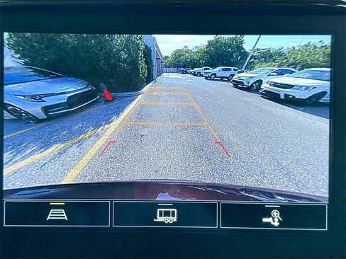 Used 2022 Chevrolet Traverse LT w/ Midnight/Sport Edition image 14