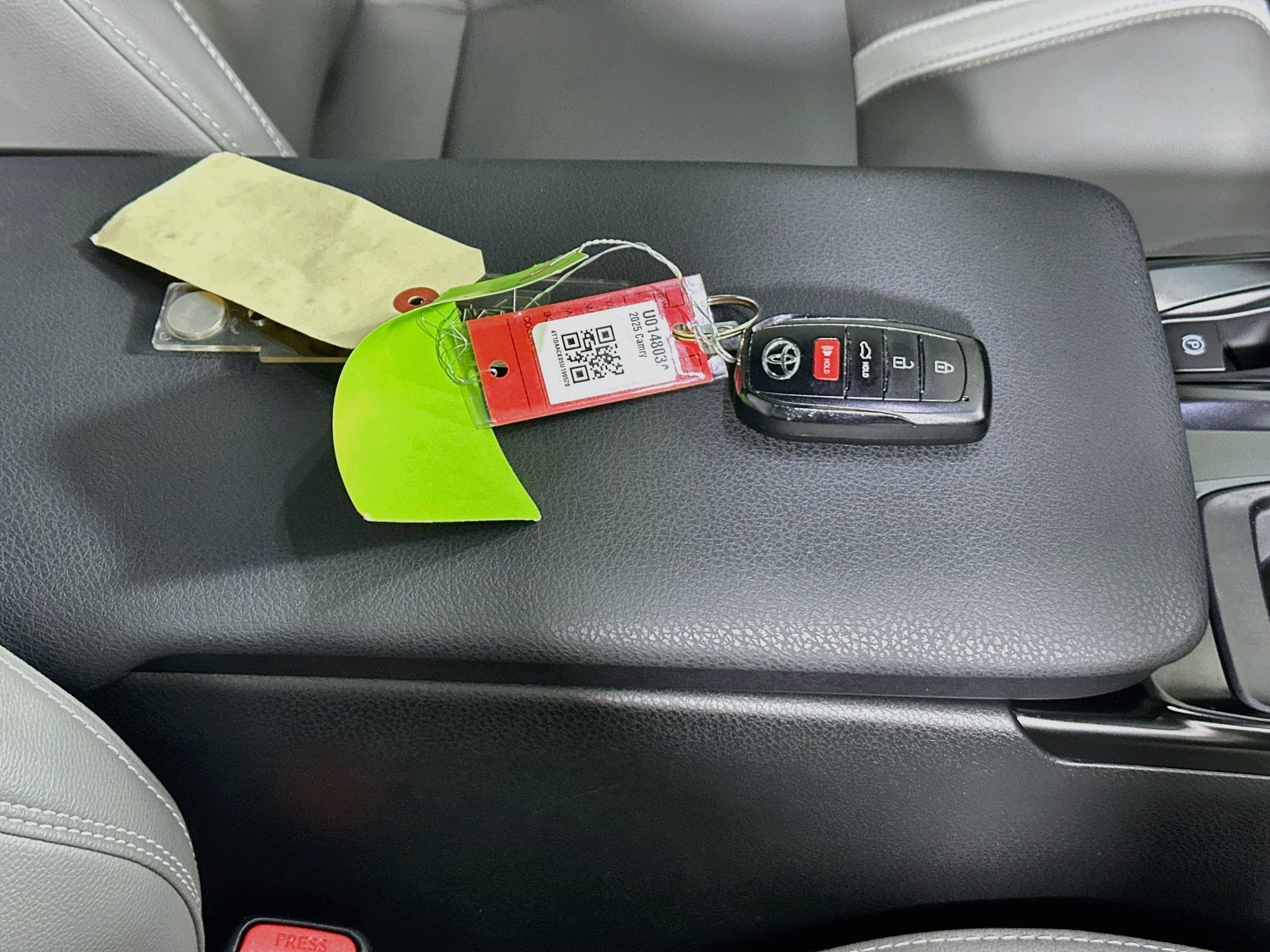 Used 2025 Toyota Camry SE FWD image 33