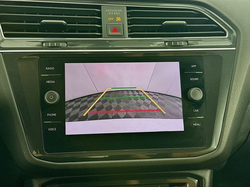 Used 2018 Volkswagen Tiguan SE FWD image 22