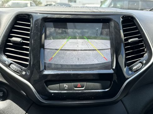 Used 2020 Jeep Cherokee Limited AWD/4WD image 21