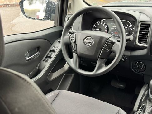 Used 2023 Nissan Frontier SV AWD/4WD image 13