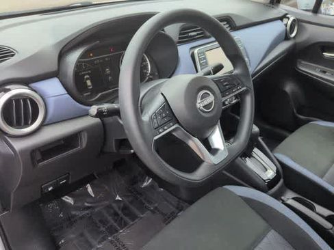 Used 2024 Nissan Versa SV FWD image 10