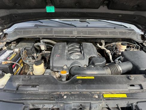 Used 2004 Nissan Titan LE w/ (Tow) Big Tow Pkg image 9