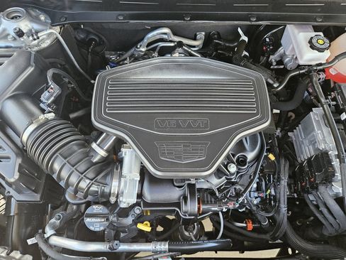 Certified 2025 Cadillac XT6 Premium Luxury FWD image 38
