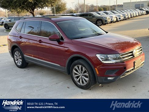Used 2018 Volkswagen Tiguan SE w/ Panoramic Sunroof Package image 1