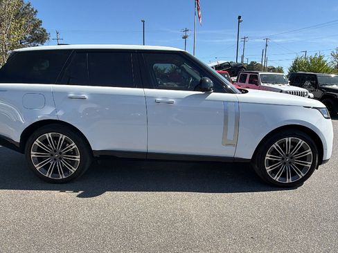 Used 2025 Land Rover Range Rover Autobiography AWD/4WD image 7