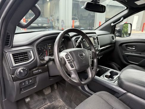 Used 2018 Nissan Titan SV AWD/4WD image 7