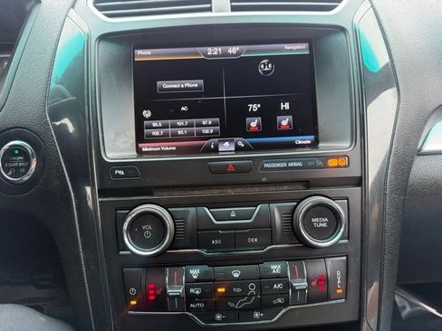 Used 2016 Ford Explorer XLT w/ Equipment Group 202A image 25