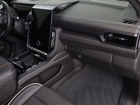 Used 2025 GMC Yukon AT4 Ultimate image 23