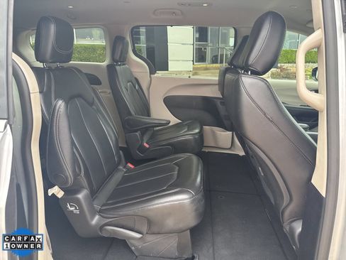 Used 2024 Chrysler Pacifica Touring-L FWD image 29