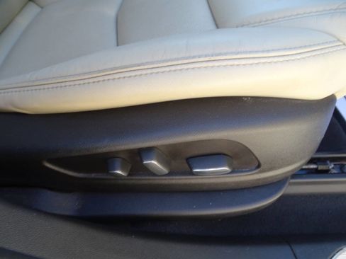 Used 2017 Cadillac XT5 Luxury image 46