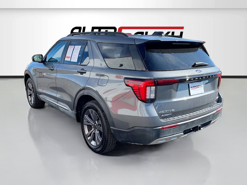 Used 2025 Ford Explorer Active w/ Active Comfort Package AWD/4WD image 5