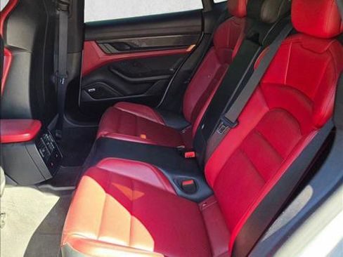 Used 2021 Porsche Taycan image 17