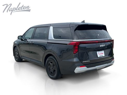 Used 2025 Kia Carnival FWD image 3