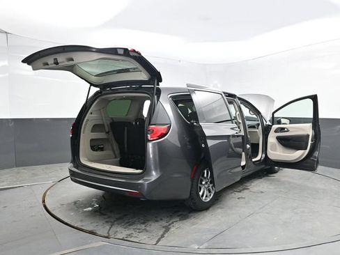 Used 2023 Chrysler Pacifica Touring-L FWD image 48