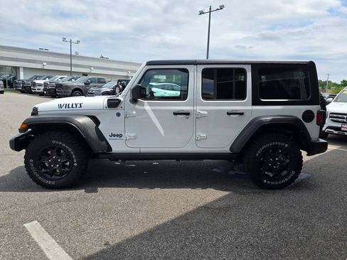 Used 2023 Jeep Wrangler Unlimited w/ Cold Weather Group AWD/4WD image 26