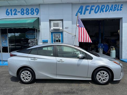 Used 2018 Toyota Prius One FWD image 5