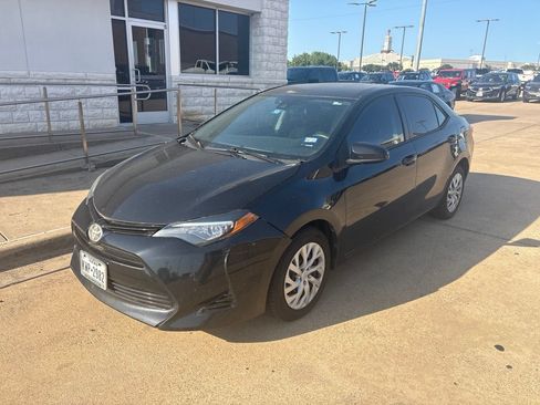 Used 2018 Toyota Corolla LE FWD image 1