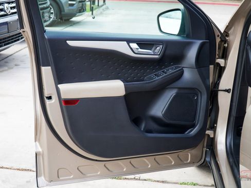 Used 2020 Ford Escape SE Sport image 11