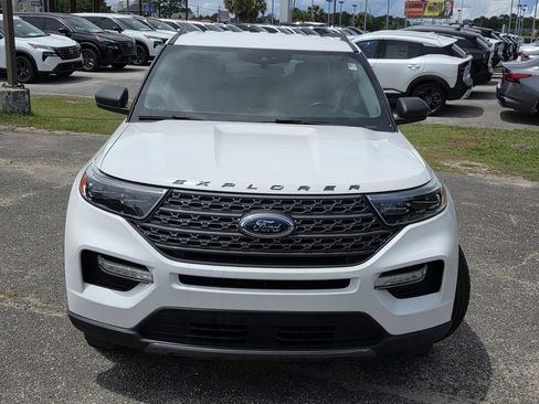 Used 2021 Ford Explorer XLT w/ Equipment Group 202A RWD image 3