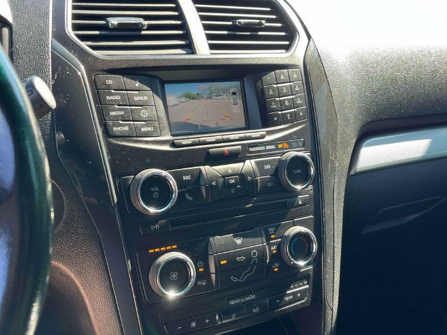 Used 2016 Ford Explorer XLT AWD/4WD image 35